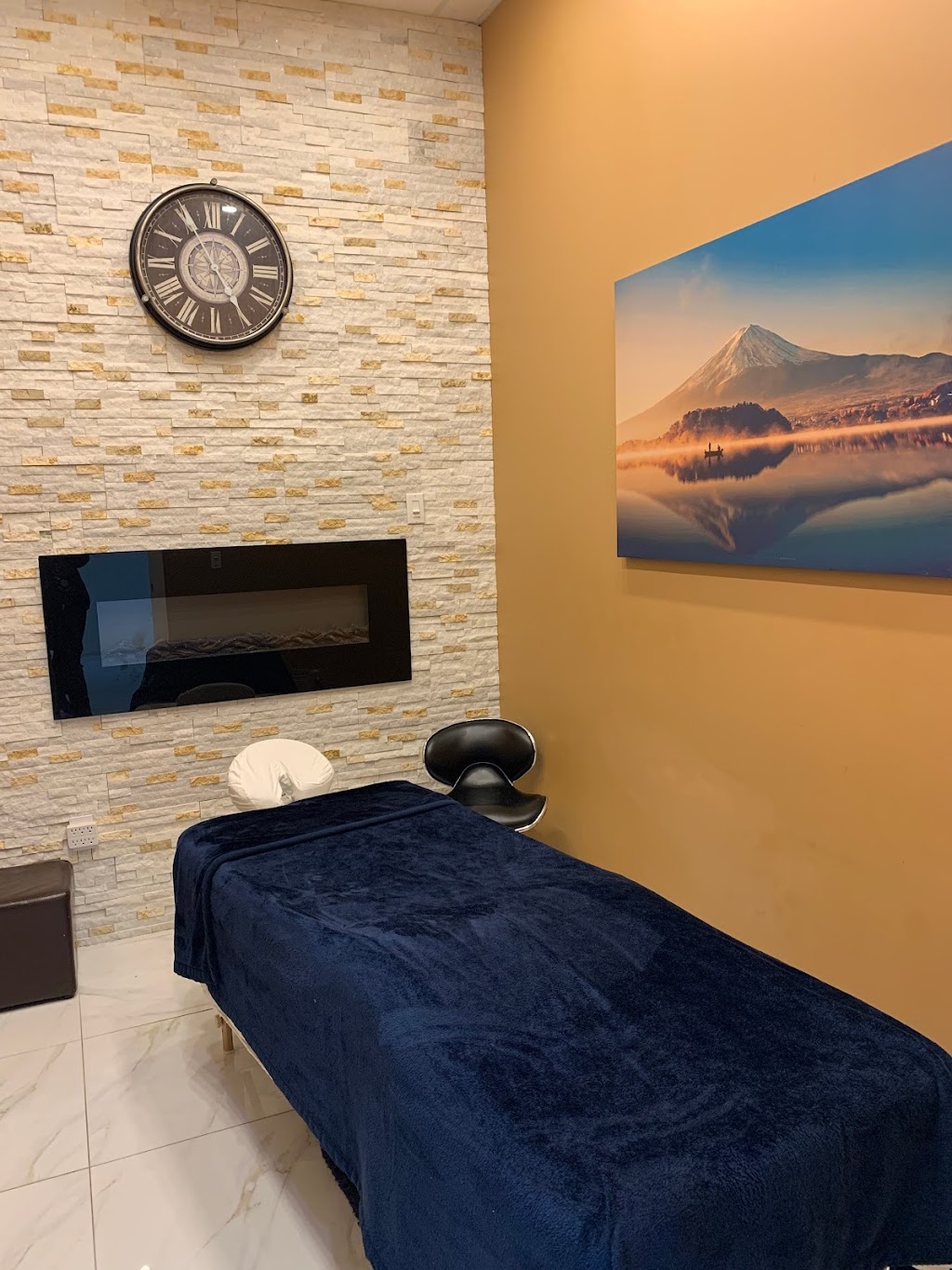 Complete Hillarys Therapeutic Massage | 95 E Hills Blvd SE #20, Calgary, AB T2A 7X4, Canada | Phone: (403) 992-5168
