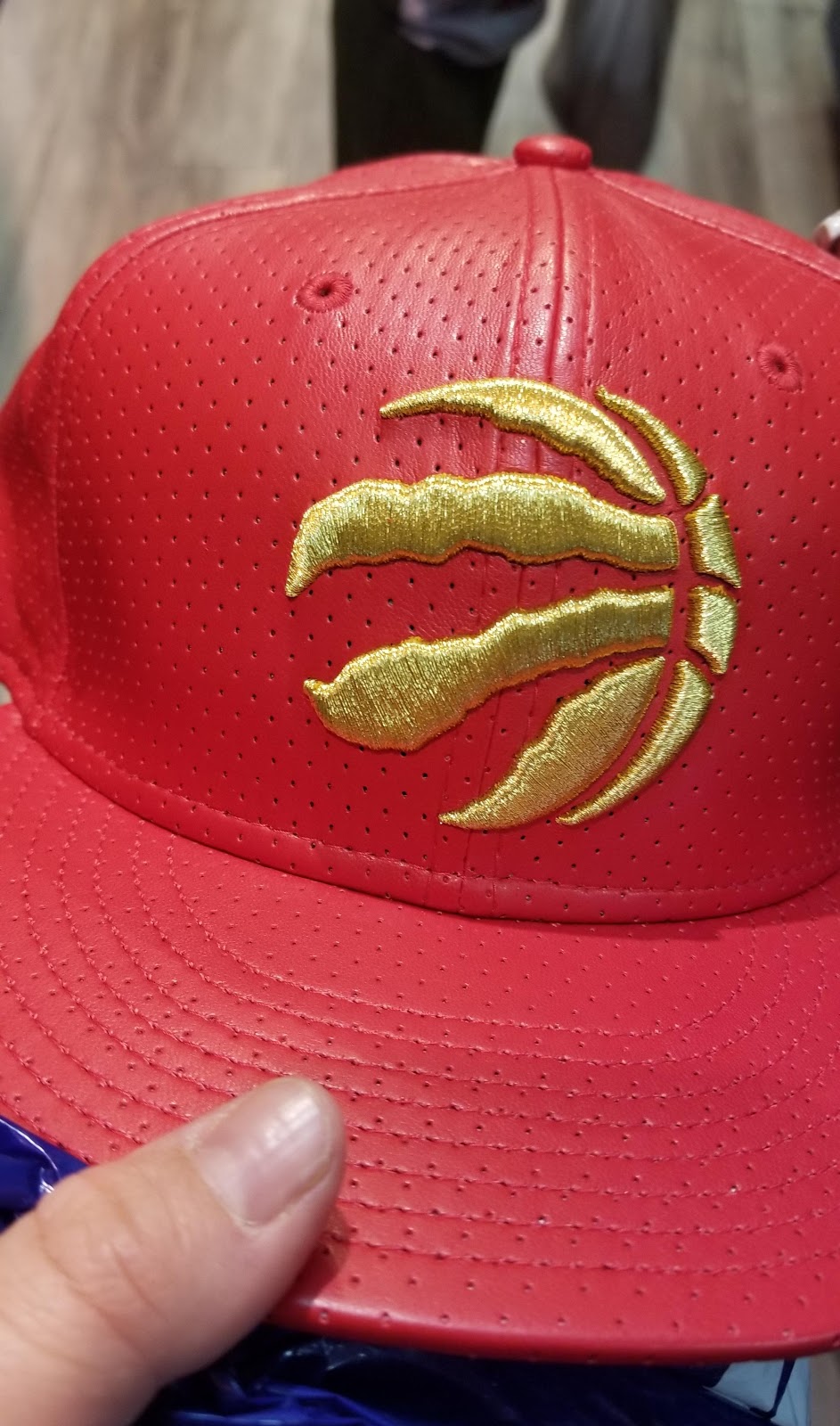 Lids | 221 Glendale Ave SP29A, St. Catharines, ON L2T 2K9, Canada | Phone: (905) 682-9682