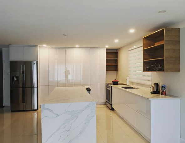 zand | 220 Bd Brunswick, Pointe-Claire, QC H9R 1A6, Canada | Phone: (514) 813-2258