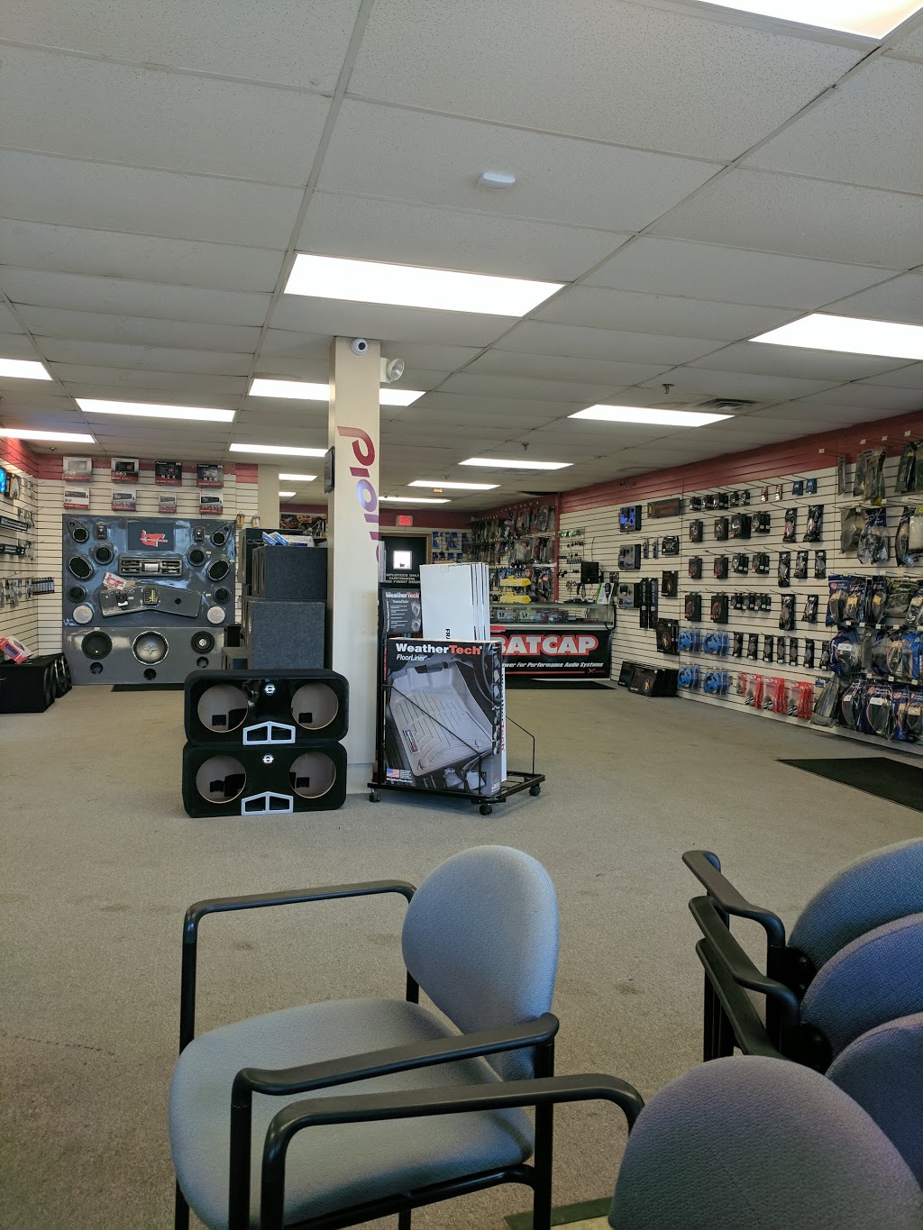 B and R Auto Accessories | 283 Main St, North Tonawanda, NY 14120, USA | Phone: (716) 695-2050