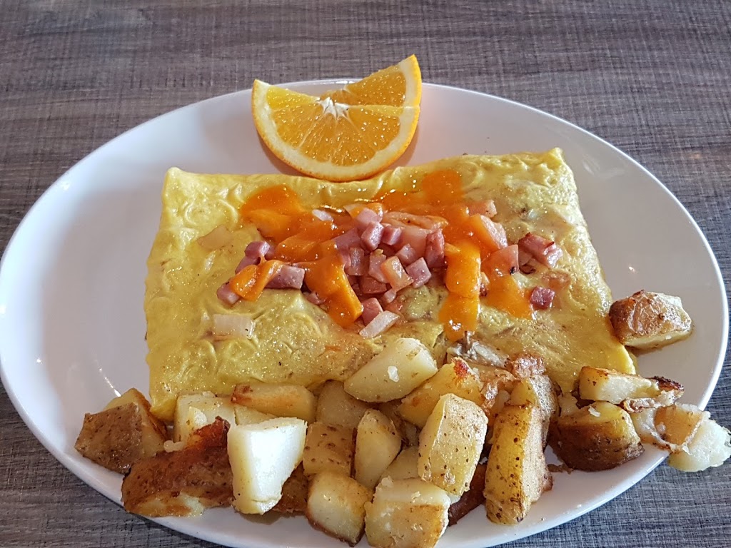 Cottage Canoe Restaurant | 453 Dunlop St W, Barrie, ON L4N 1C3, Canada | Phone: (705) 737-0086