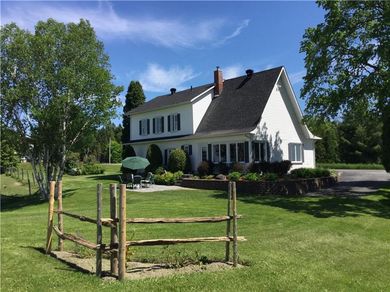 La Vieille Maison de Xavier | 3325 Rue Scott O, Alma, QC G8B 5V2, Canada | Phone: (581) 989-8287