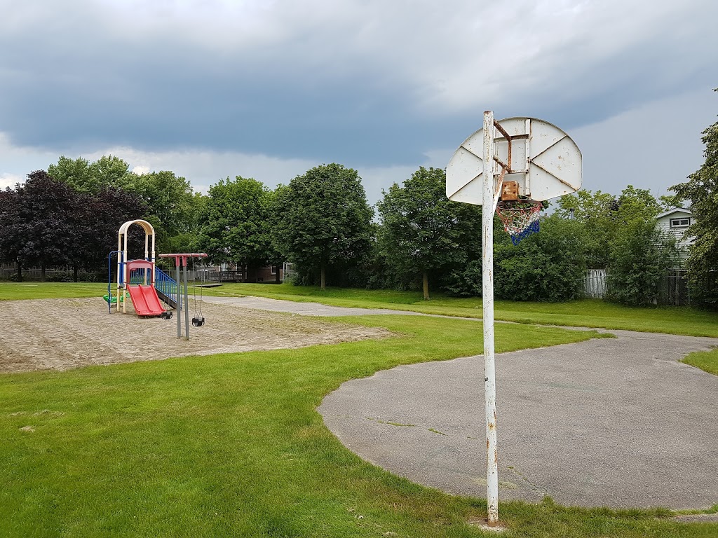 Gatehouse parkette | 22 Turnberry Crescent, Courtice, ON L1E 1A5, Canada