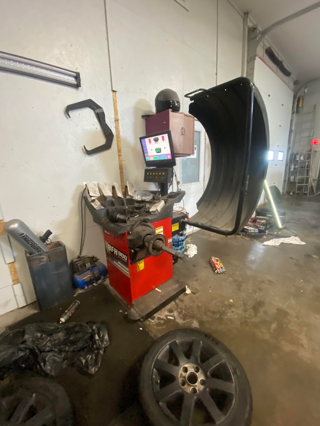 Roadmaster auto | 860 Old Sambro Rd, Harrietsfield, NS B3V 1A4, Canada | Phone: (902) 412-6411