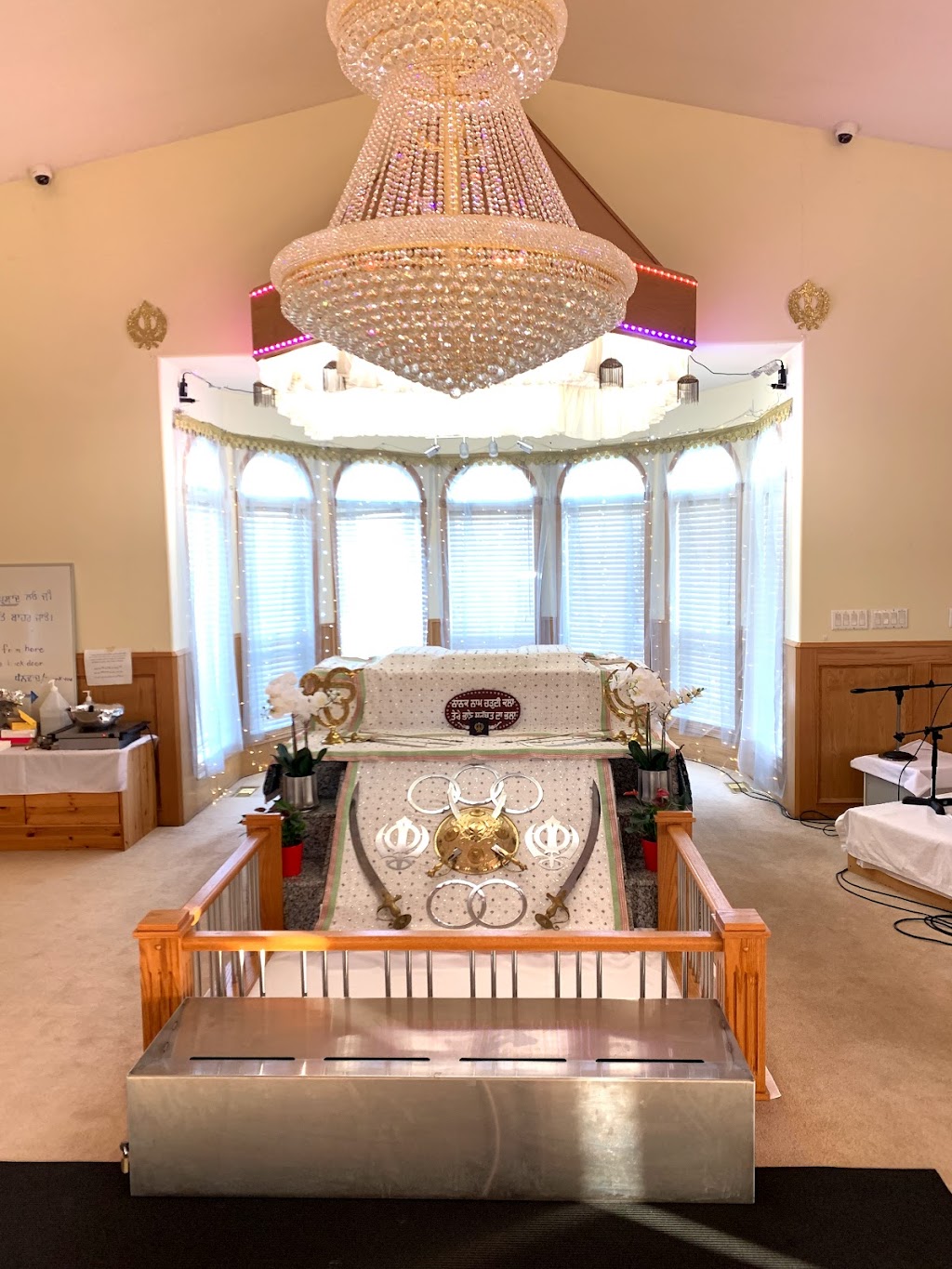 Guru Ram Das Darbar | 5225 84 St NE, Calgary, AB T3J 4A9, Canada | Phone: (403) 285-3035
