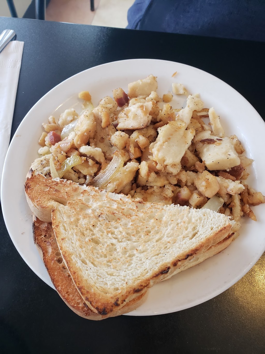 Classic Cafe East | 73 Duckworth St, St. Johns, NL A1C 5H7, Canada | Phone: (709) 726-4444