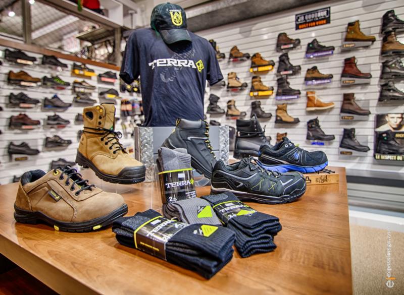Chaussures Croteau Inc | 2265 Rue Notre Dame O, Victoriaville, QC G6T 2C7, Canada | Phone: (819) 758-8825