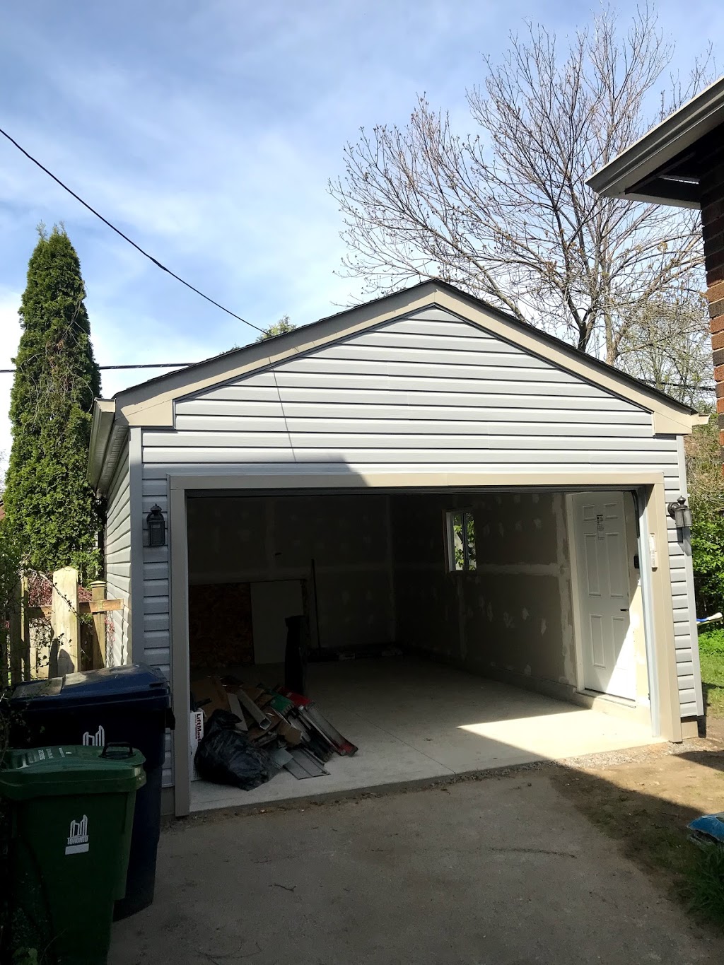 Studio Aluminum - Eavestrough, Soffit/Fascia, Siding | 68 Elgin Dr, Brampton, ON L6Y 1A8, Canada | Phone: (647) 526-6421