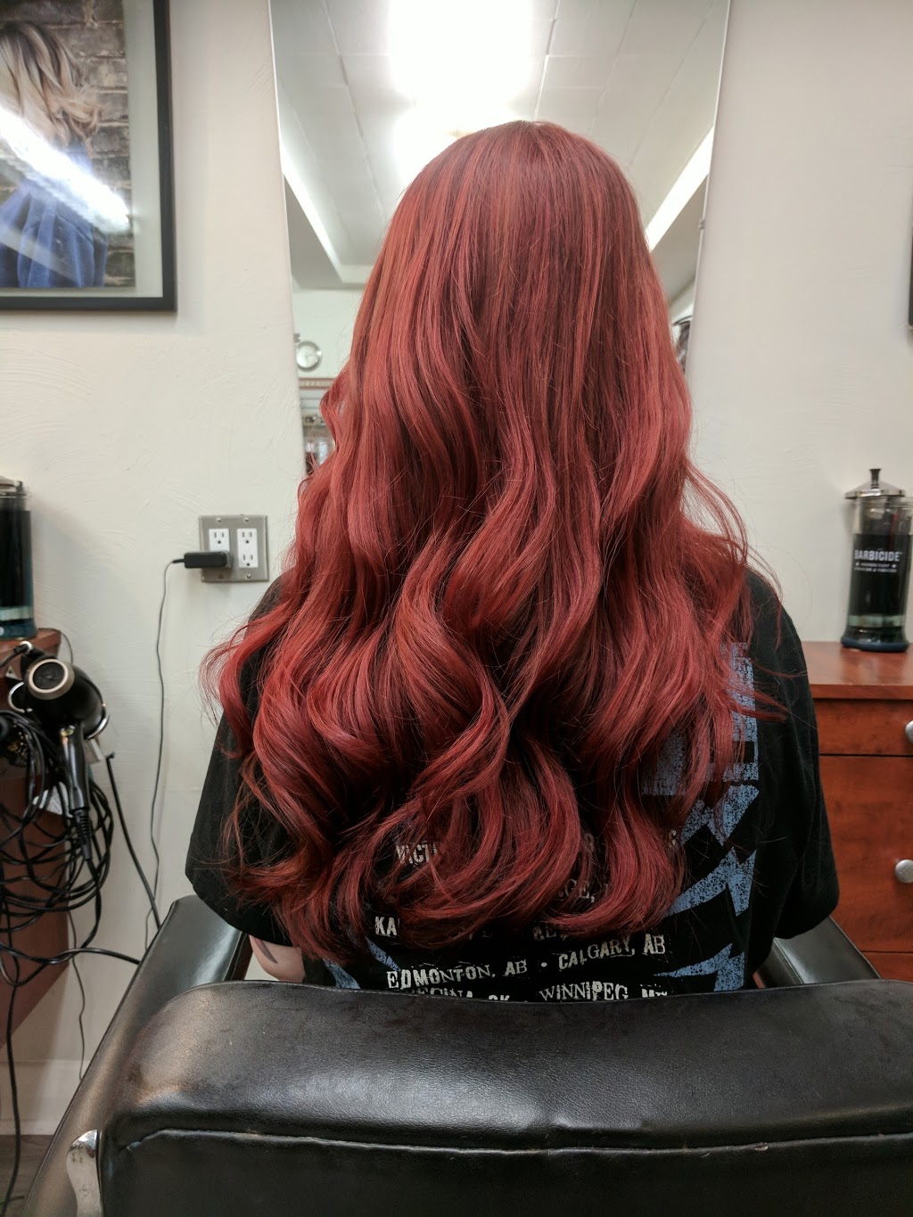 Scizzorhands Salon & Spa | 322 Wharncliffe Rd N, London, ON N6G 1E3, Canada | Phone: (519) 432-9255