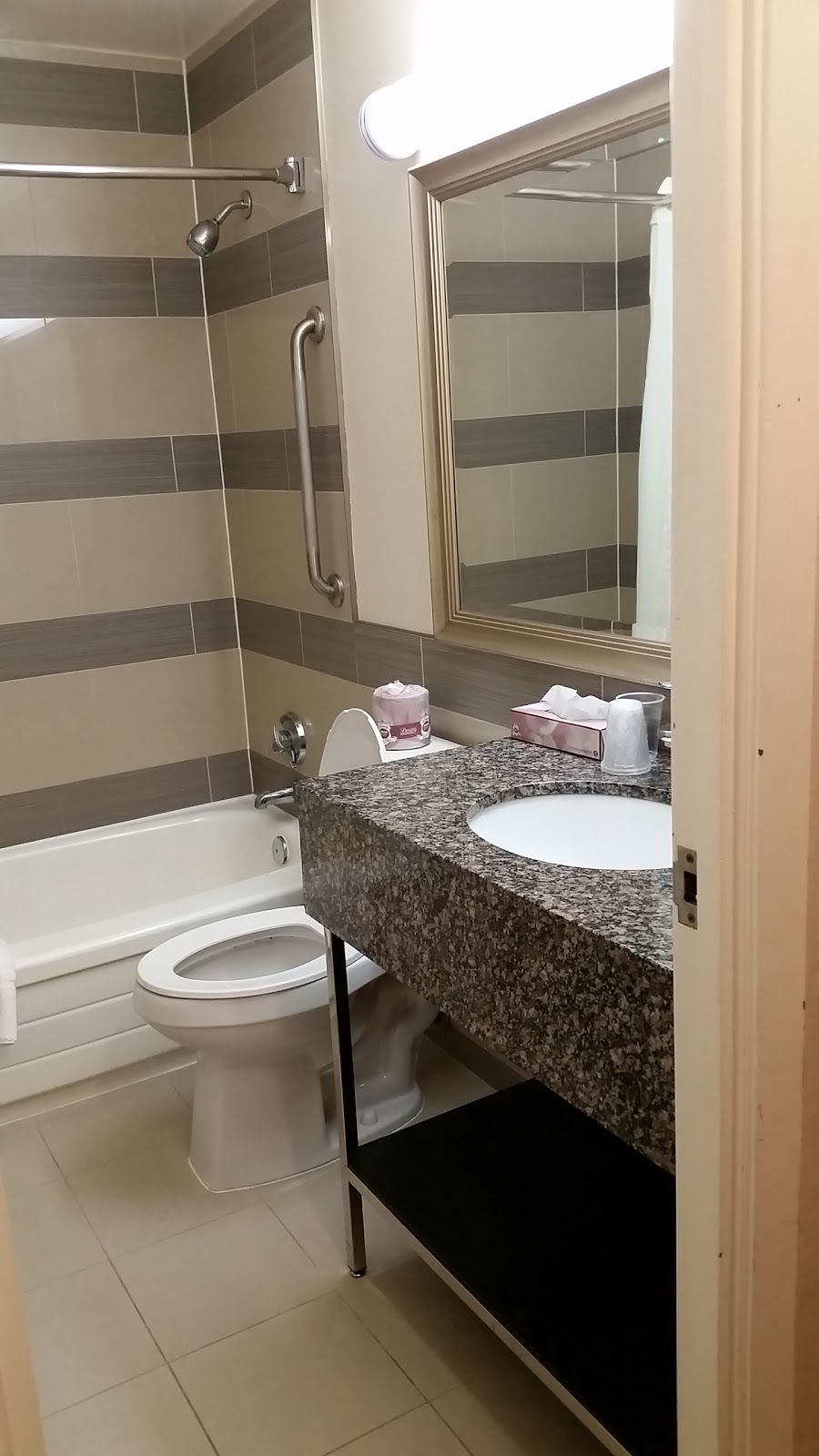 Admiral Inn Burlington | 3500 Billings Ct, Burlington, ON L7N 3N6, Canada | Phone: (905) 639-4780