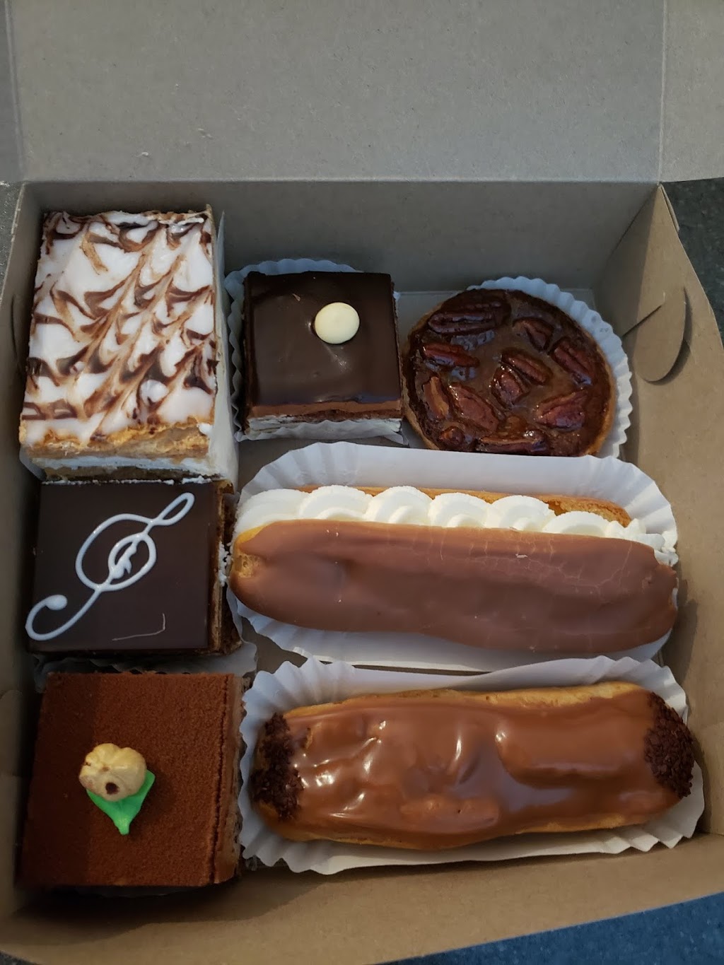 Delice Royal | 900 Watters Rd #7, Orléans, ON K4A 3A1, Canada | Phone: (613) 830-2388