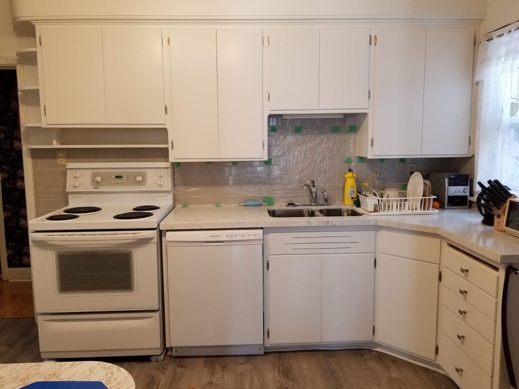 Home Painters Mississauga | 3379 Ellengale Dr, Mississauga, ON L5C 1Z5, Canada | Phone: (905) 581-5881