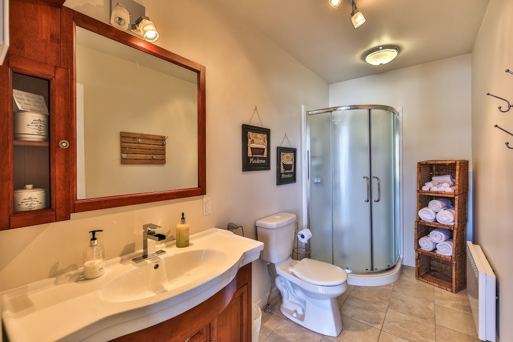 Chalet Aleximontois | 245 Boulevard Alexandre, Saint-Alexis-des-Monts, QC J0K 1V0, Canada | Phone: (514) 295-7843