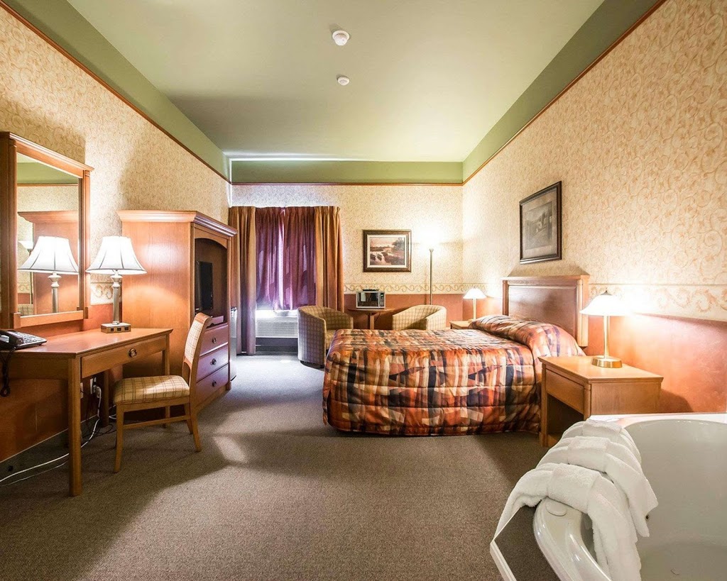 Econo Lodge | 205 Chemin des Poirier, Montmagny, QC G5V 3X7, Canada | Phone: (418) 248-4515