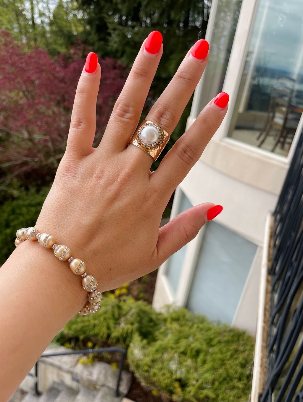Laleh Design Studio | 1493 Chippendale Rd, West Vancouver, BC V7S 3G6, Canada | Phone: (778) 986-8317