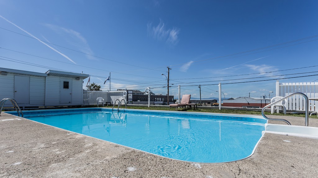 Motel Au Vieux Piloteux | 185 Rue Fraser, Rivière-du-Loup, QC G5R 1E2, Canada | Phone: (418) 867-2635