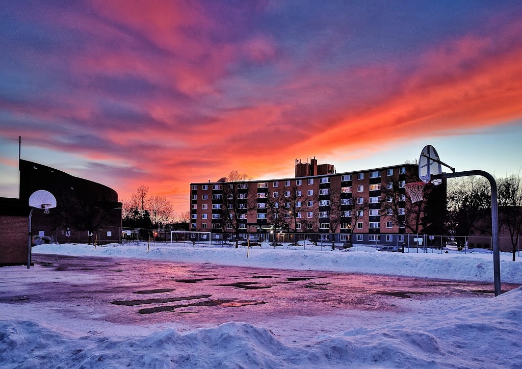 St. John Brebeuf School | 605 Renfrew St, Winnipeg, MB R3N 1J8, Canada | Phone: (204) 489-2115