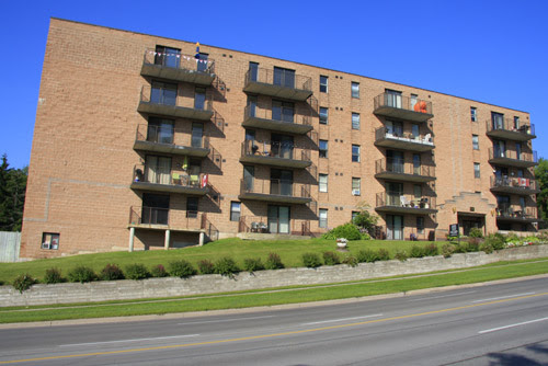 Anne Street Apartment | 114 Anne St N, Barrie, ON L4N 2B8, Canada | Phone: (705) 739-0436