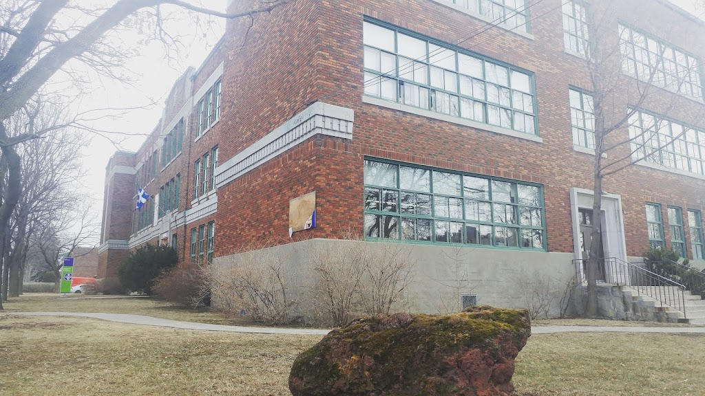 École Sainte-Claire | 8500 Rue Sainte-Claire, Montréal, QC H1L 1X7, Canada | Phone: (514) 596-4944