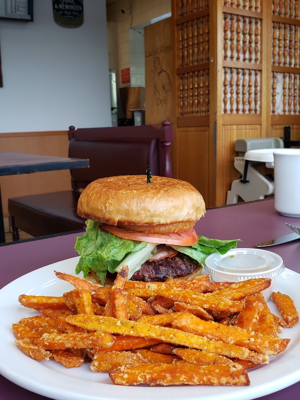 Ladys Slipper Cafe | 500 Rue Main, Montague, PE C0A 1R0, Canada | Phone: (902) 838-7088