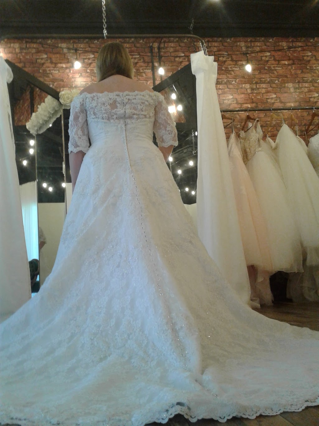 Hourglass Bridal Boutique Inc. | 1A, 215 36 Ave NE #1A, Calgary, AB T2E 2L4, Canada | Phone: (587) 500-3221