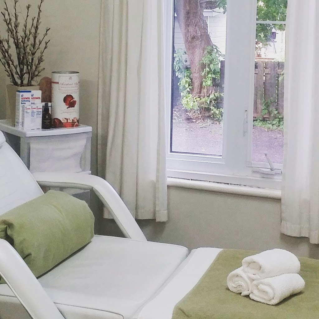 Soins des pieds et réflexologie plantaire - Lucie Boucher n.d. | 922 Rue Laurier, Beloeil, QC J3G 4K9, Canada | Phone: (514) 219-8833
