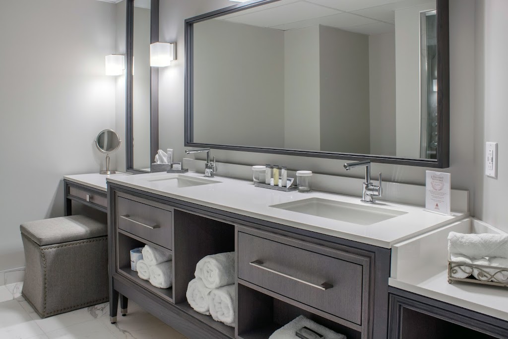 Chateau Moncton Hotel & Suites | 100 Main St, Moncton, NB E1C 1B9, Canada | Phone: (506) 870-4444