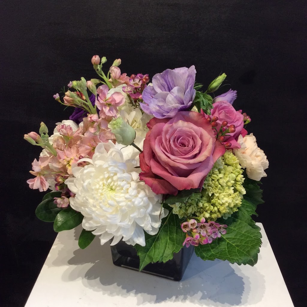 Avenue Flower | 294 Roncesvalles Ave Suite 2, Toronto, ON M6R 2M4, Canada | Phone: (416) 922-0348