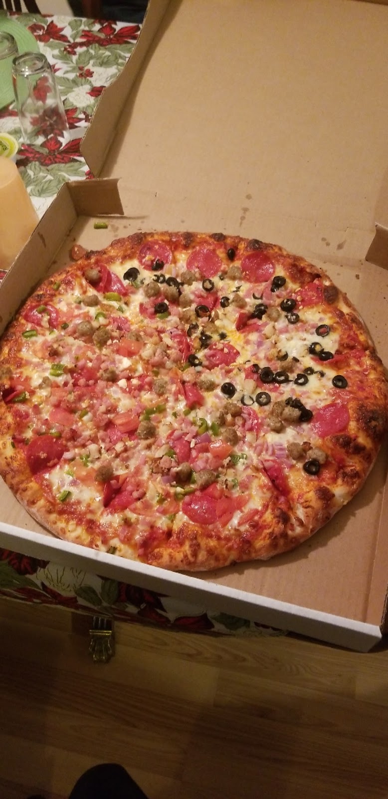 Free Topping Pizza | 17 Queen St, Lakefield, ON K0L 2H0, Canada | Phone: (705) 652-9111