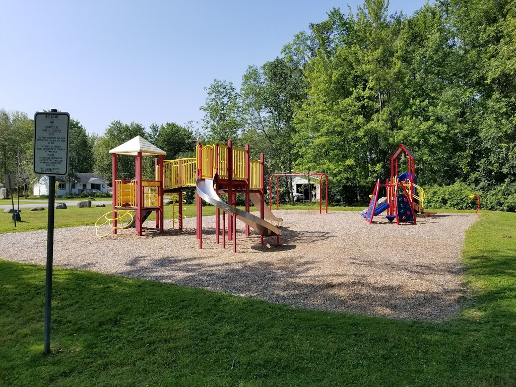 Holmes Point Park | 131 Holmes Point Rd, Pefferlaw, ON L0E 1N0, Canada | Phone: (905) 476-4301