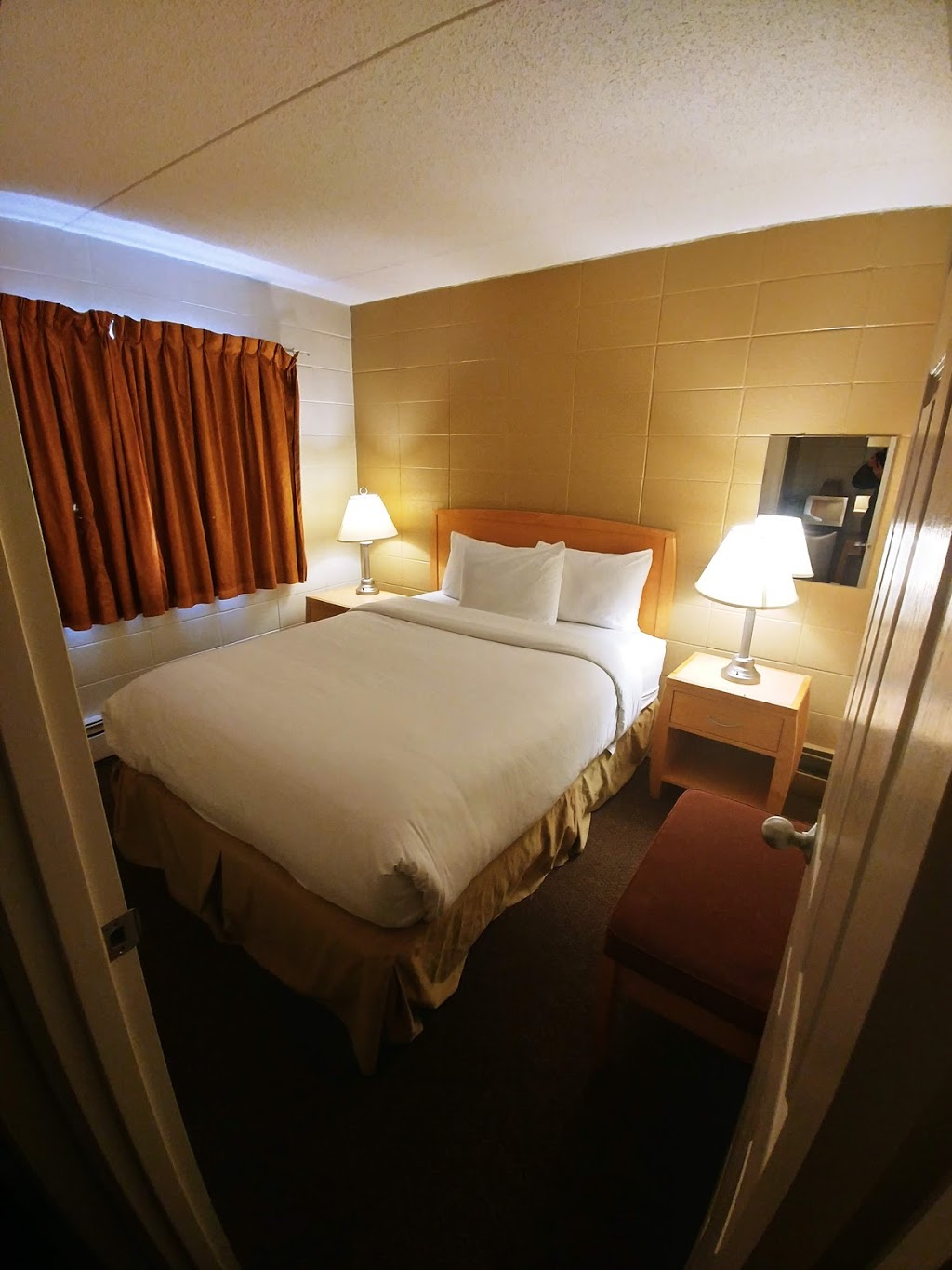 Eastglen Motor Inn | 6918 118 Ave NW, Edmonton, AB T5B 4P3, Canada | Phone: (780) 471-2610