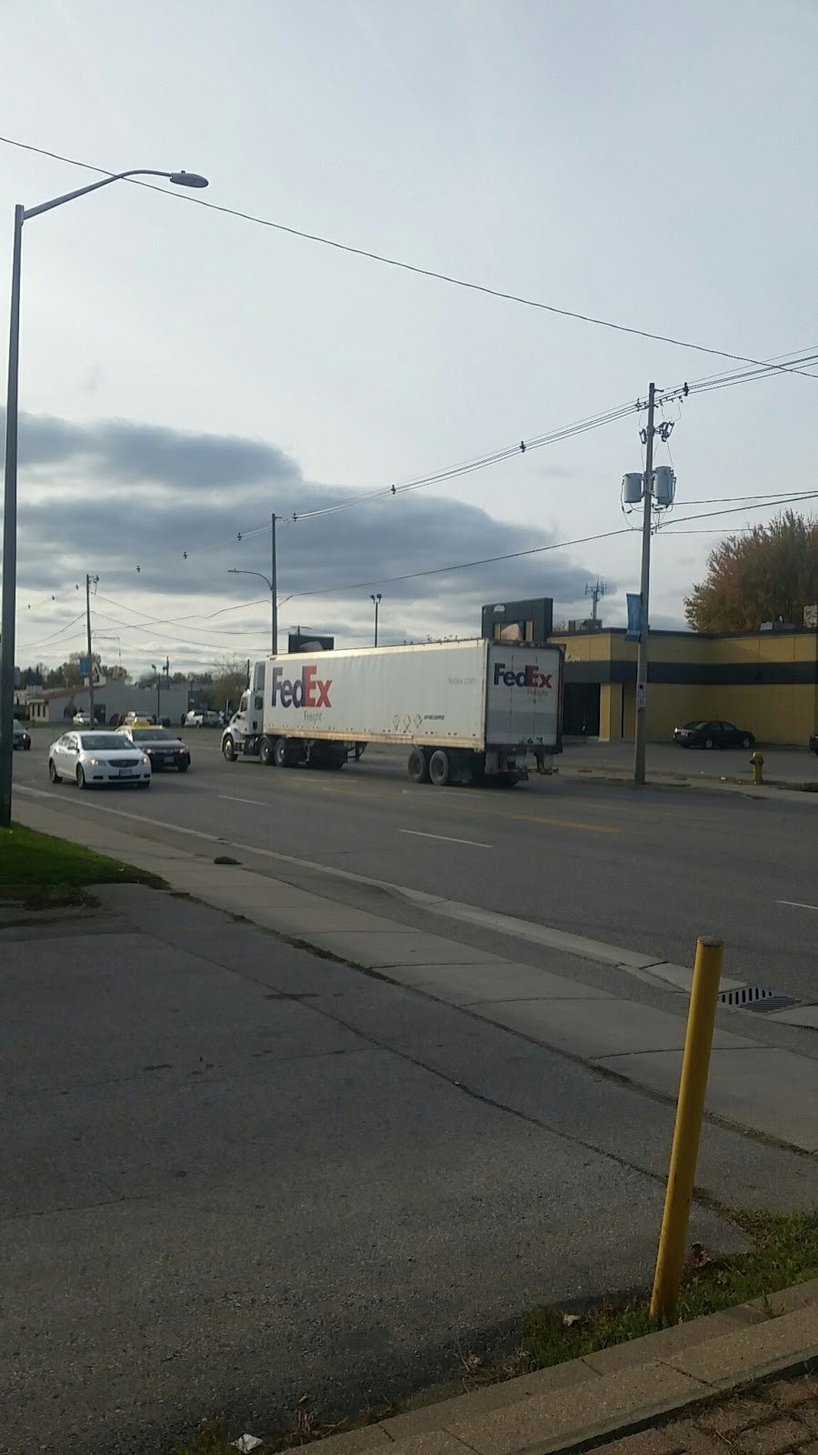 FedEx Freight | 1160 Brydges St, London, ON N5W 2B8, Canada | Phone: (800) 463-3339