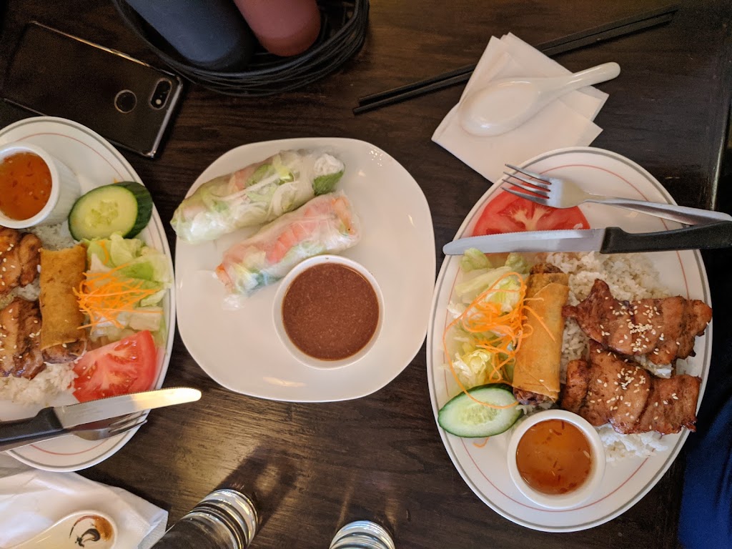 Phở Mont-Royal | 1235 Avenue du Mont-Royal E, Montréal, QC H2J 1Y2, Canada | Phone: (514) 522-7888