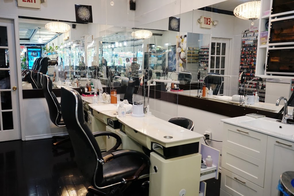 M Nails | 117 Danforth Ave, Toronto, ON M4K 1N2, Canada | Phone: (647) 349-6611