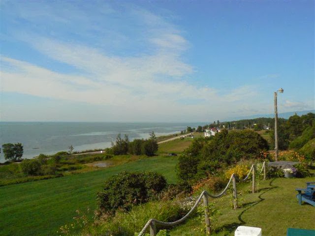 Auberge Les Eglantiers | 82 Chemin de la Baleine, La Baleine, QC G0A 2A0, Canada | Phone: (418) 438-2500
