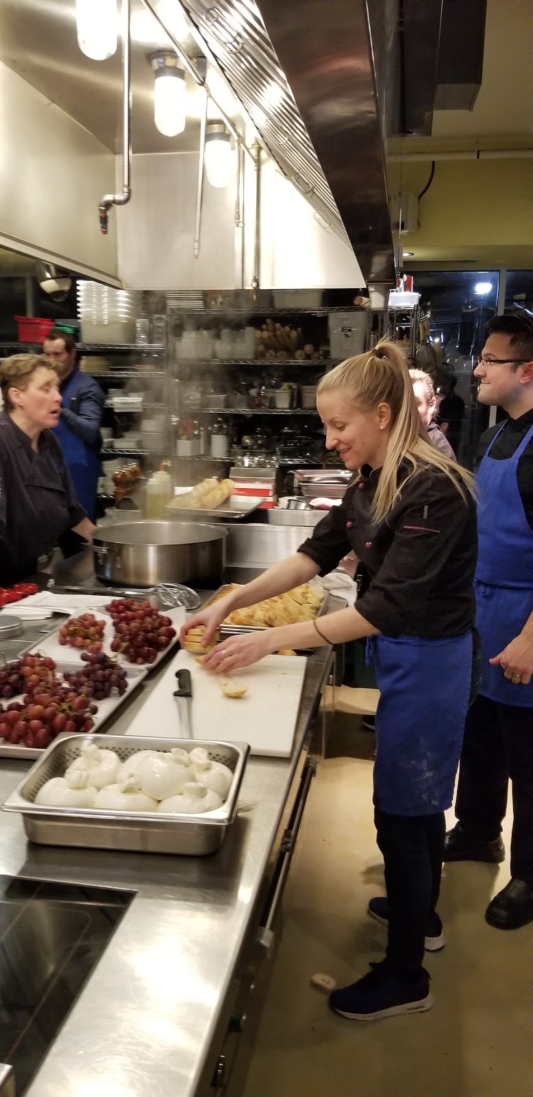 Nella Cucina | 876 Bathurst St, Toronto, ON M5R 3G3, Canada | Phone: (416) 922-9055