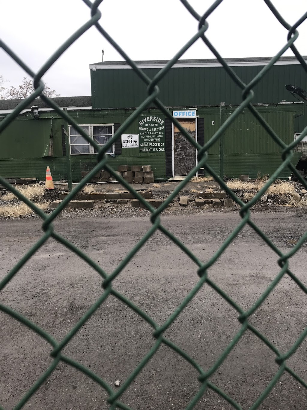 Riverside Towing | 2698 Farmcrest Ave, Peterborough, ON K9L 1R9, Canada | Phone: (705) 745-0129