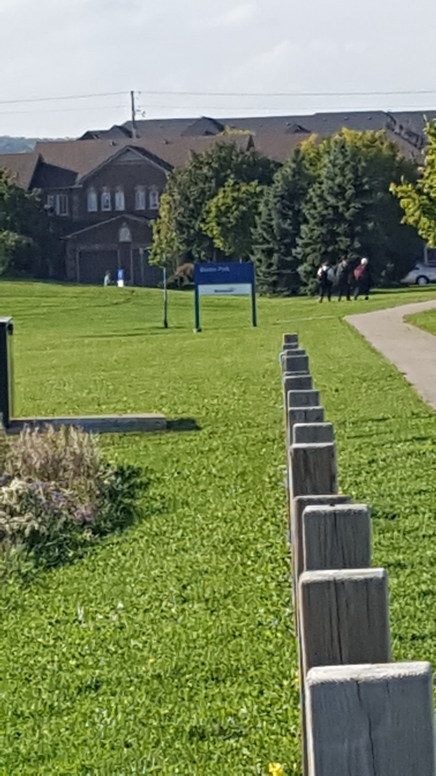 Berton Park | 4050 Berton Ave, Burlington, ON L7M 0B1, Canada | Phone: (905) 333-6166