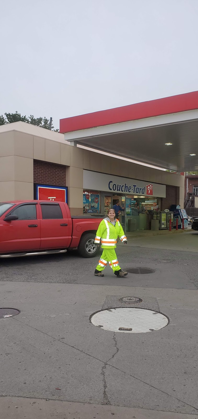 ESSO COUCHE-TARD | 790 Boul Crémazie E, Montréal, QC H2P 1G3, Canada | Phone: (514) 389-1155
