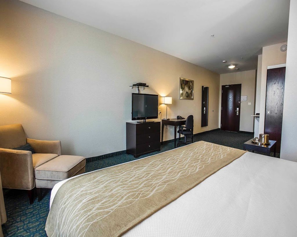 Comfort Hotel Bayers Lake | 88 Chain Lake Dr, Halifax, NS B3S 1A2, Canada | Phone: (902) 405-4555