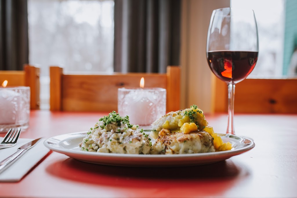Landmark Oyster House | 12 Main St, Victoria, PE C0A 2G0, Canada | Phone: (902) 658-2286