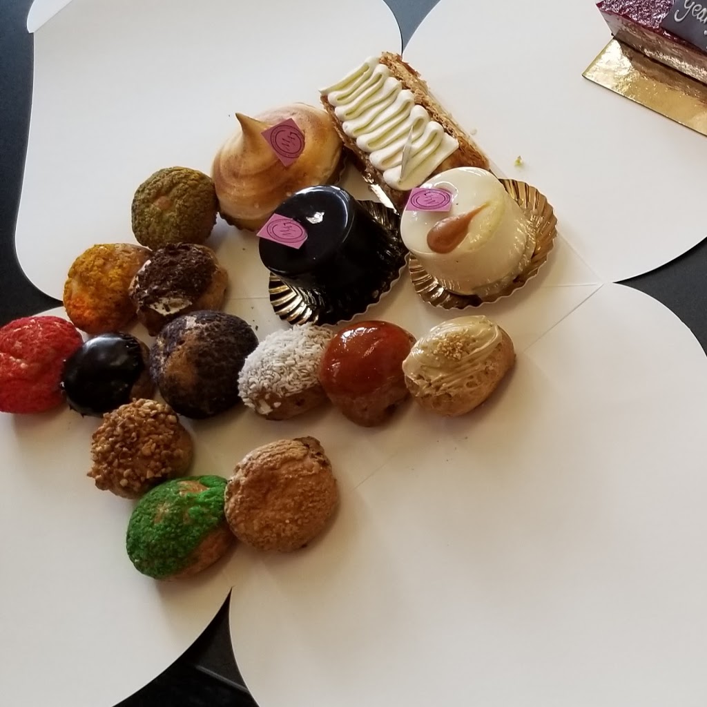 Les gourmandises de Marie-Antoinette | 4317 Rue Ontario E, Montréal, QC H1V 1K5, Canada | Phone: (514) 257-0333