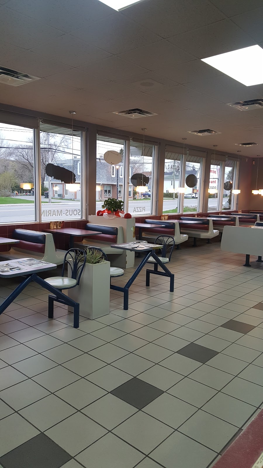 Pizzeria 2020 | 472 Ch de la Grande Ligne, Rigaud, QC J0P 1P0, Canada | Phone: (450) 451-2020