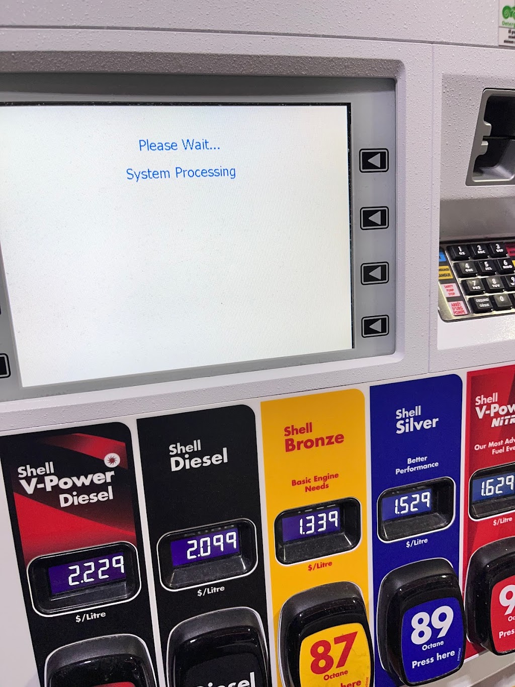 Shell | 275 Drinkwater Rd, Brampton, ON L6Y 5L6, Canada | Phone: (905) 452-3140