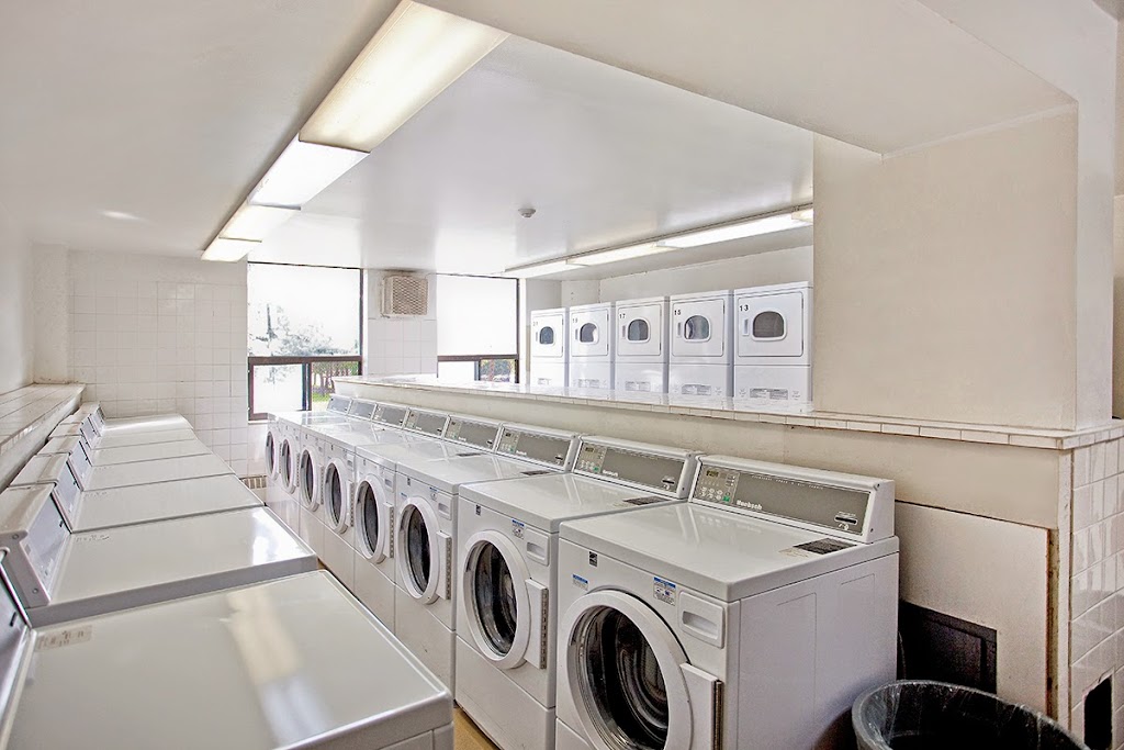 Knightsbridge Kings Cross Apartments | 3 Knightsbridge Rd, Brampton, ON L6T 3X4, Canada | Phone: (905) 791-4676
