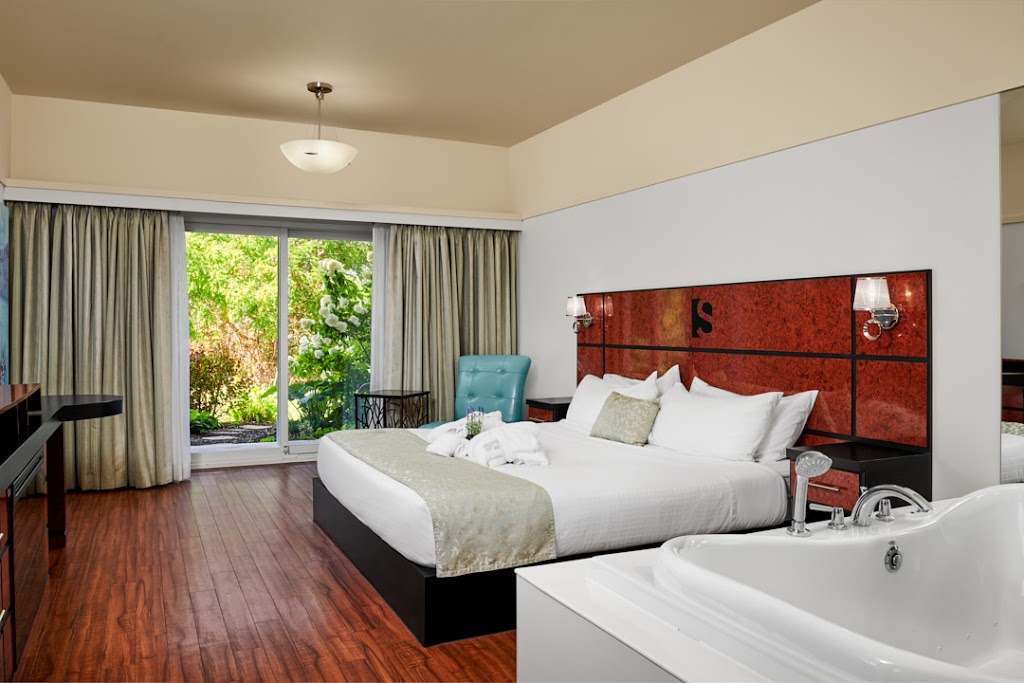 Samuels Hotel | 34031 Saltford Rd, Goderich, ON N7A 4C6, Canada | Phone: (519) 524-1371