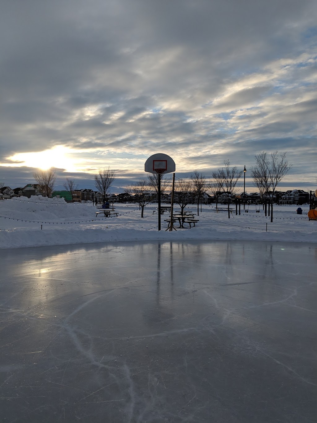 Summerside Beach Club (Private) | 1720 88 St SW, Edmonton, AB T6X 1J7, Canada | Phone: (780) 497-7558