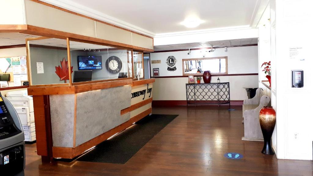 Causeway Bay Hotels Sparwood | 102 Red Cedar Dr, Sparwood, BC V0B 2G0, Canada | Phone: (250) 425-2003