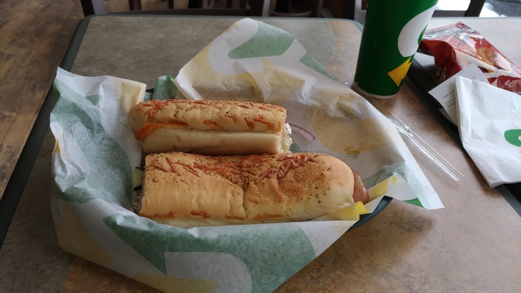Restaurant SUBWAY | 271 Rue Sainte-Anne, Sainte-Anne-de-la-Pérade, QC G0X 2J0, Canada | Phone: (418) 325-3251