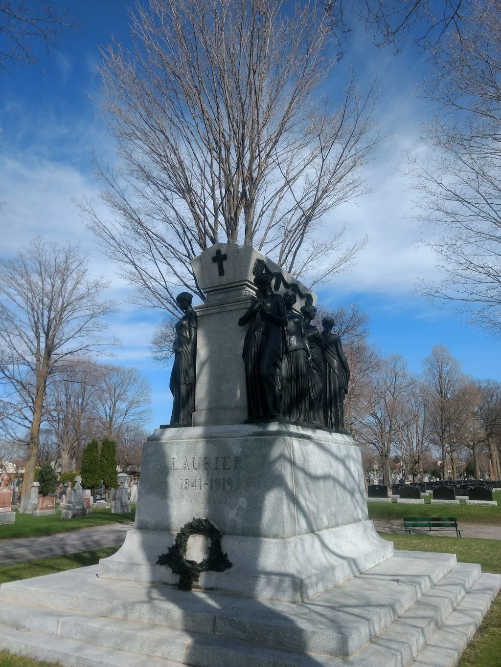 Notre-Dame Cemetery | 455 Montreal Rd, Ottawa, ON K1K 0V2, Canada | Phone: (613) 746-4175